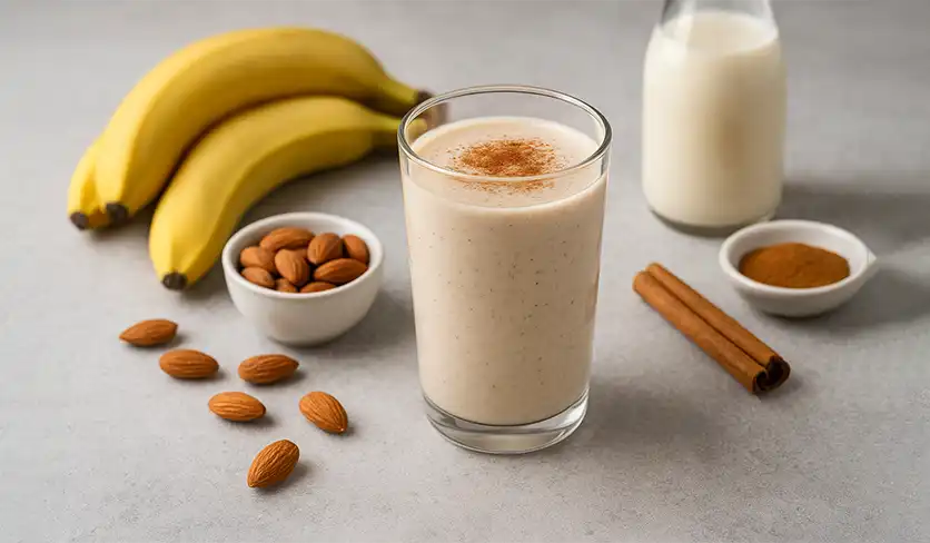 اسموتی موز با شیر بادام و دارچین